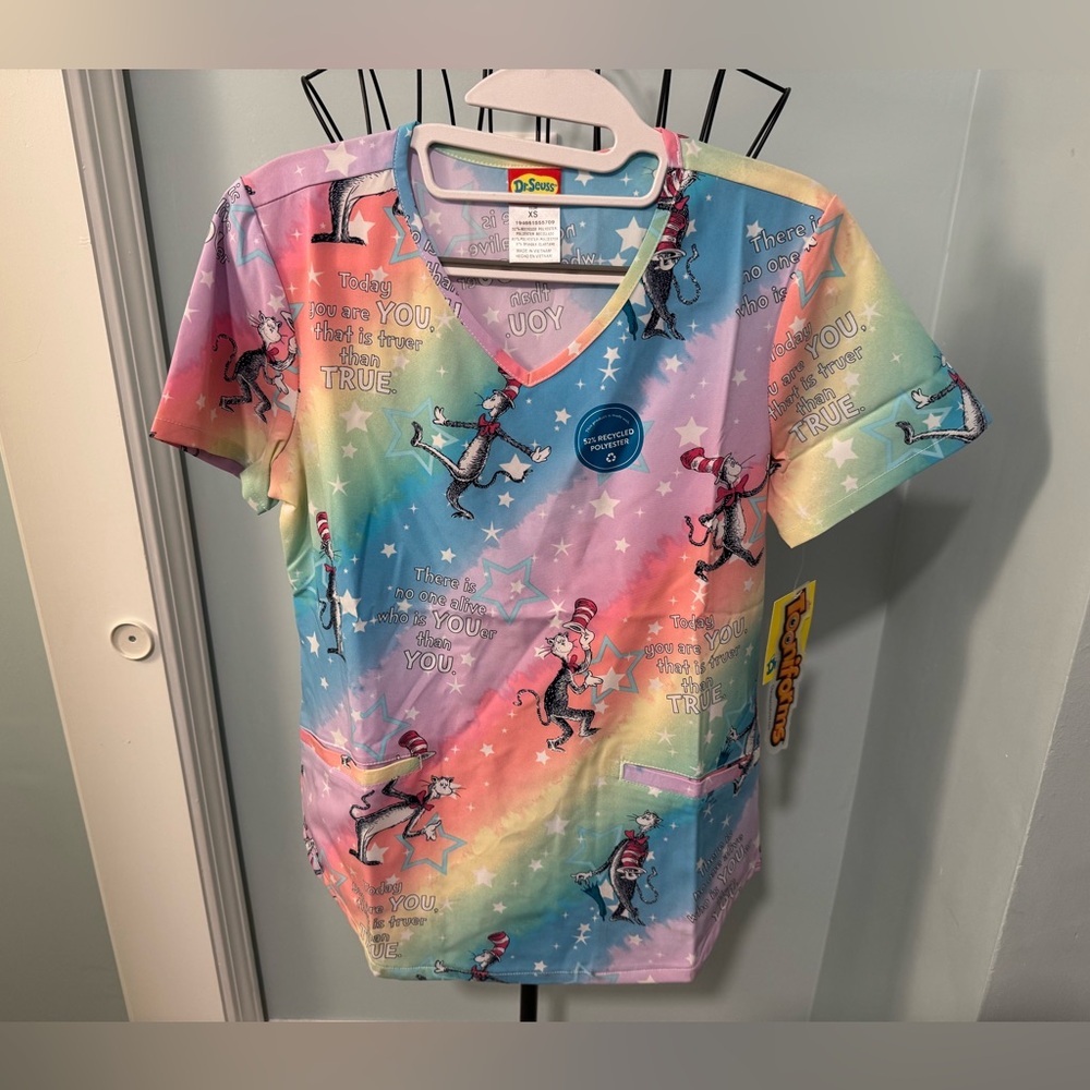 New Dr Seuss Cat in the hat scrub top Extra Small XS Tooniforms Rainbow Magical
